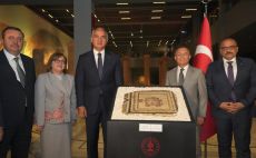 ABD’DEN İADE EDİLEN ZEUGMA MOZAİK PANELİ EVİNE KAVUŞTU