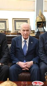 Devlet Bahçeli’den Tarihi Adım: Şahin ve Saral Aileleri MHP Genel Merkezi’nde Barıştı